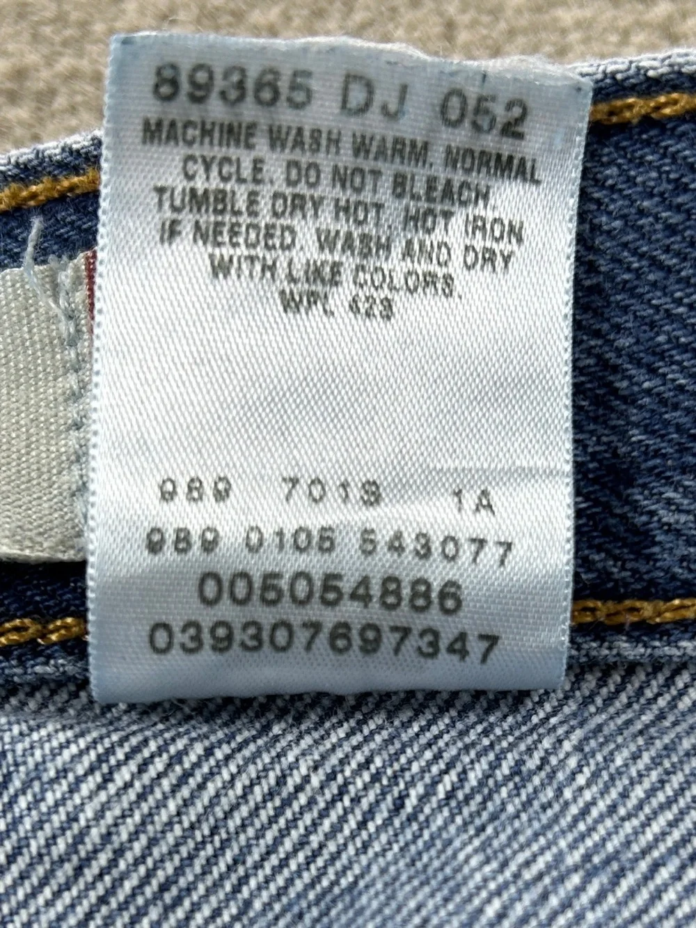 Vintage Y2K Levi’s 505 Regular Fit Zip Fly Jeans